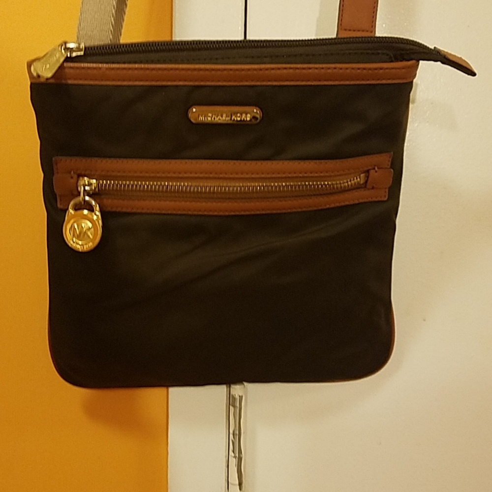 Michael Kors adjustable strap crossbody/shoulder b